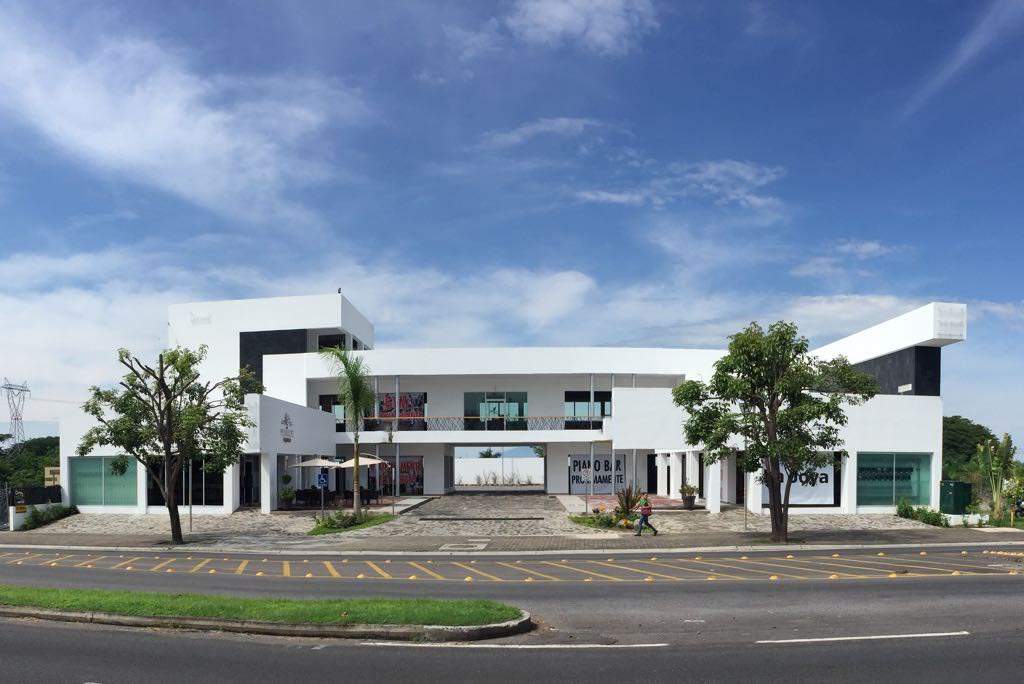 Plaza la Joya, Local 06 Renta, Planta baja.